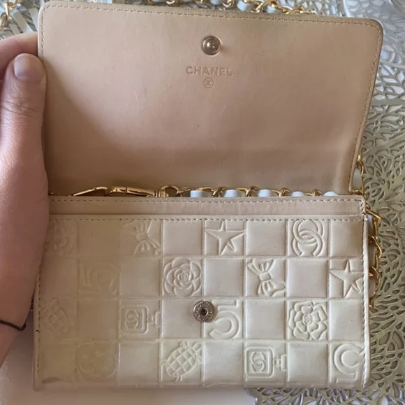 Chanel Precious Symbol - Picture 6 of 11